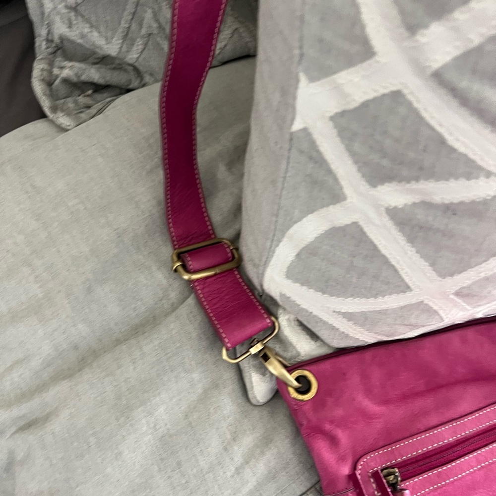 Great warm fushia crossbody bag with fringe - Picture 4 of 8